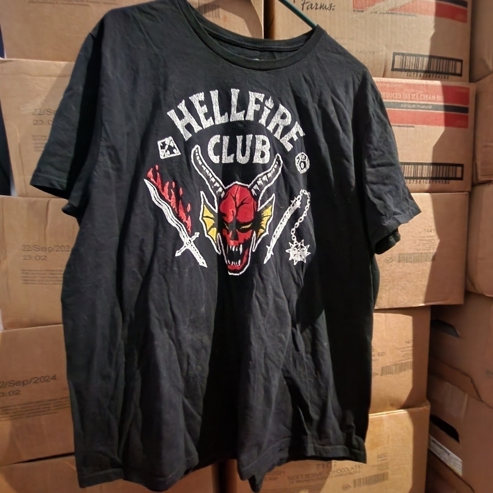 Netflix Stranger Things Hellfire Club Halloween Costume T-Shirt Tee Women's XL